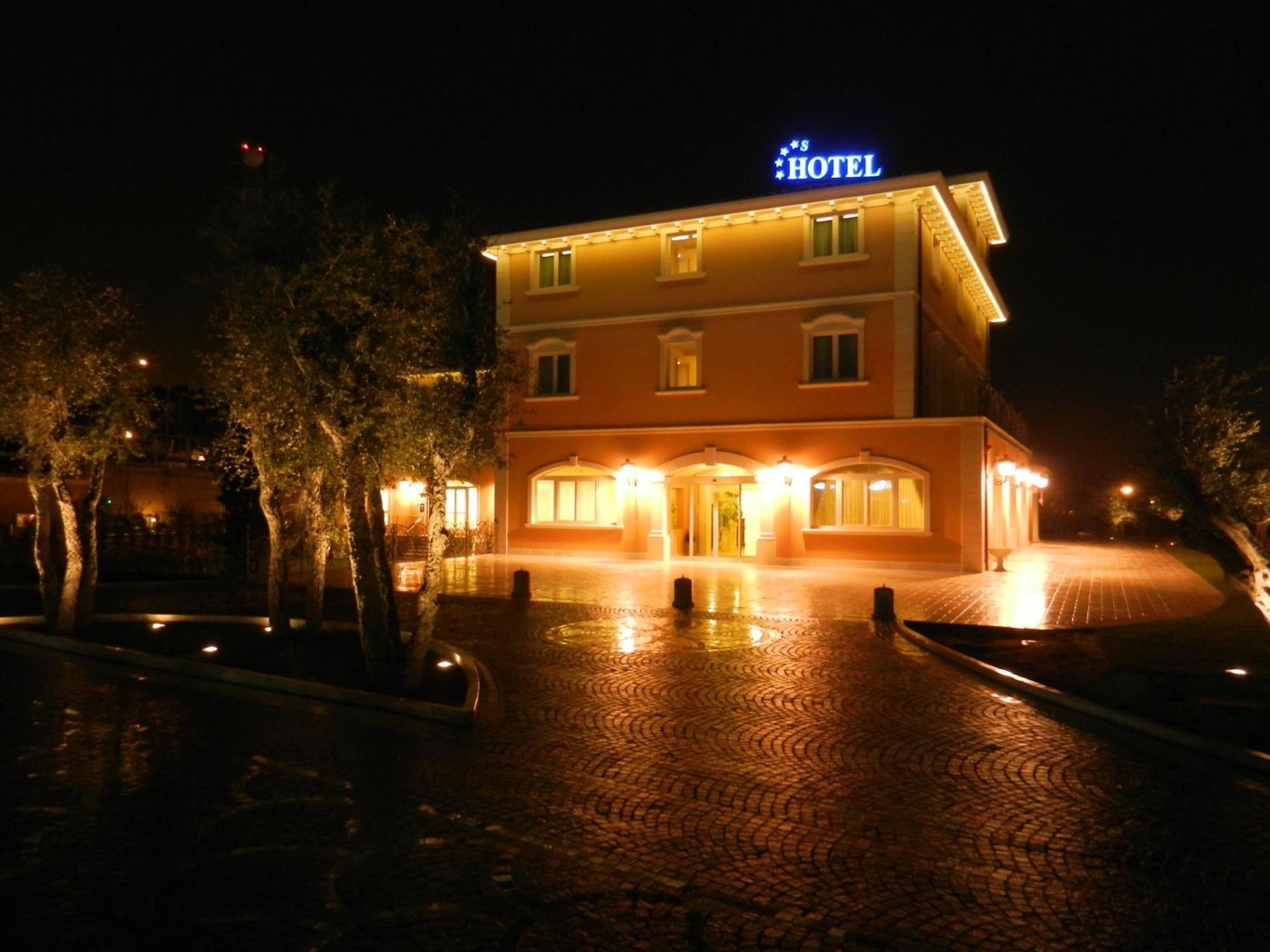 Hotel Villa Michelangelo Citta Sant'Angelo Dış mekan fotoğraf