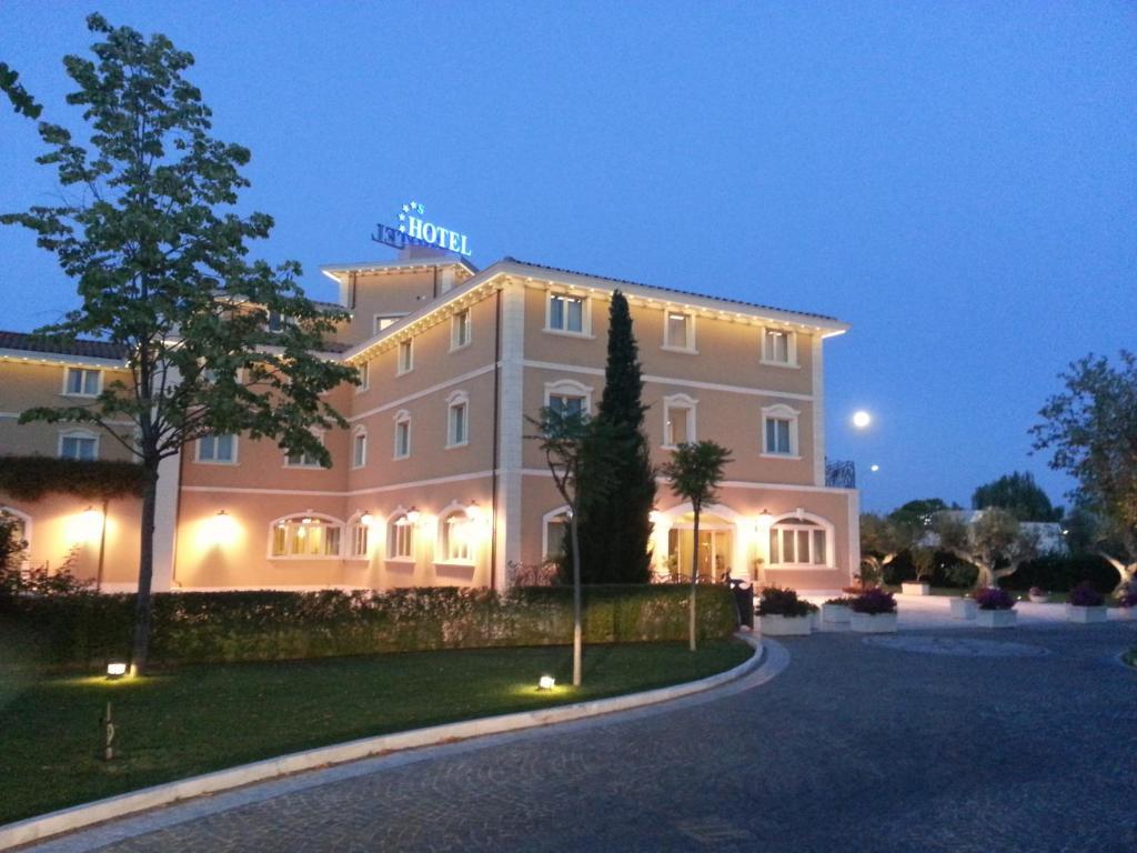 Hotel Villa Michelangelo Citta Sant'Angelo Dış mekan fotoğraf