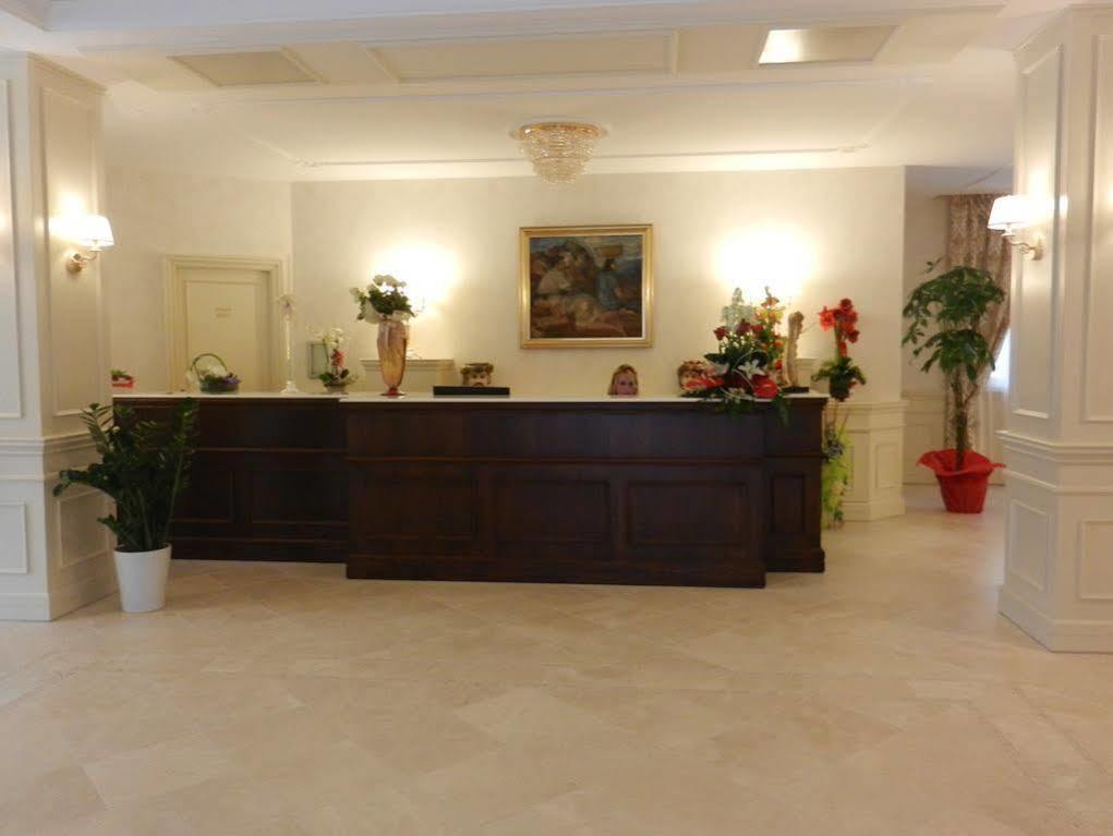 Hotel Villa Michelangelo Citta Sant'Angelo Dış mekan fotoğraf